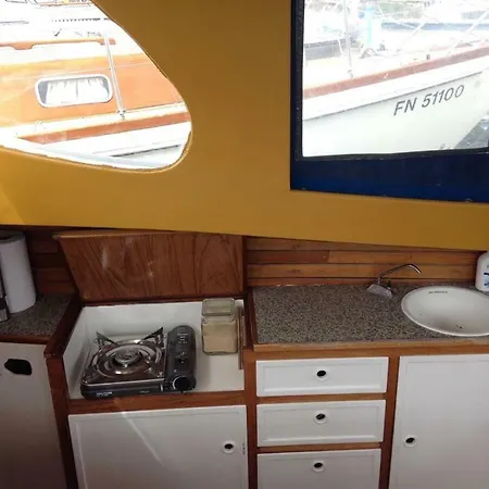Yachten Emma Botel