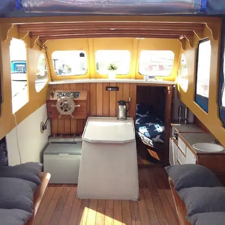 Yachten Emma Botel Fano